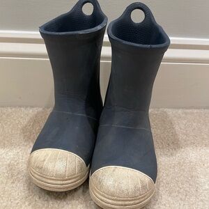 Croc rainboots size 8 navy kids